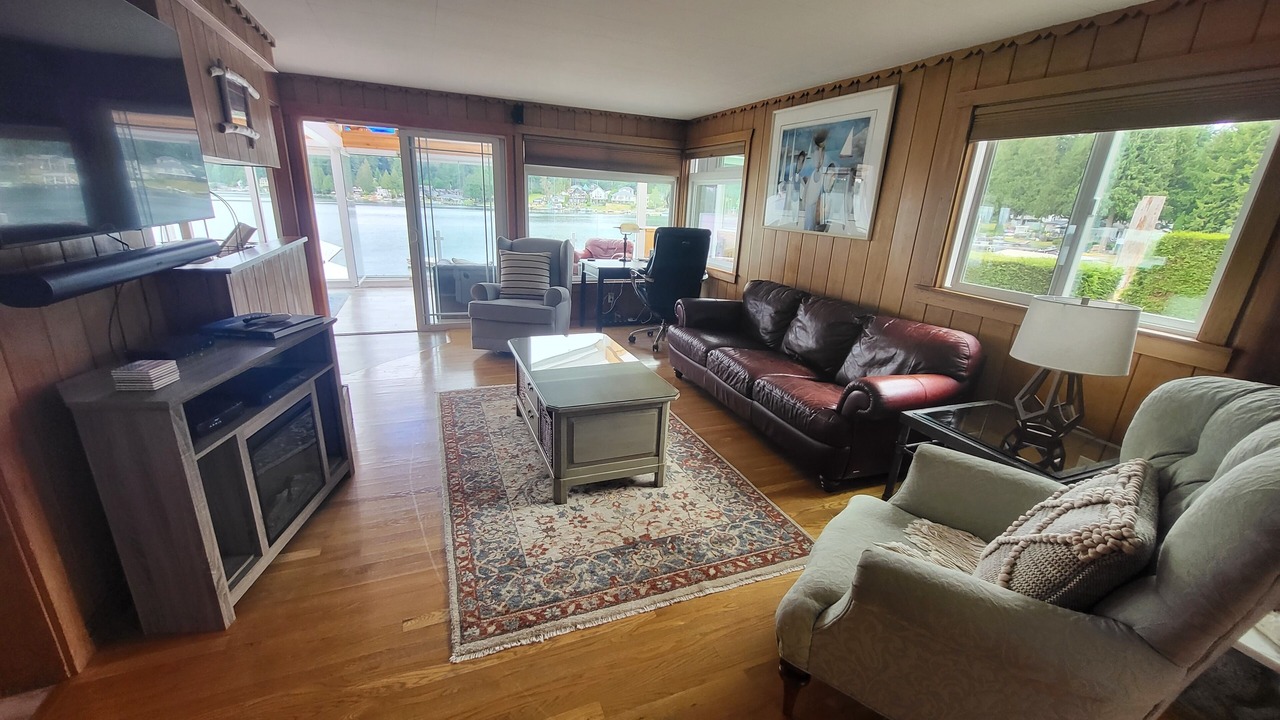 Photo of Livingroom in Lake Goodwin