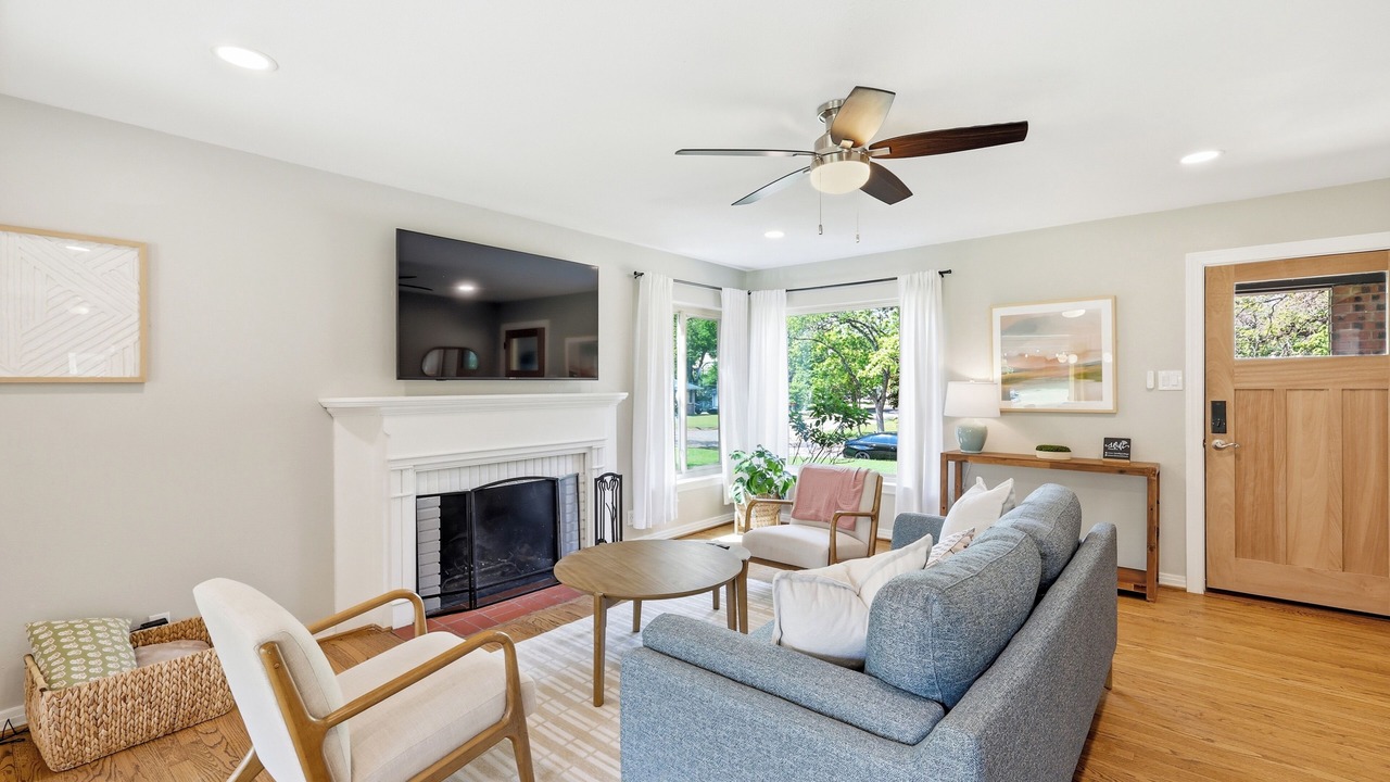 Photo of Livingroom in Central Arlington