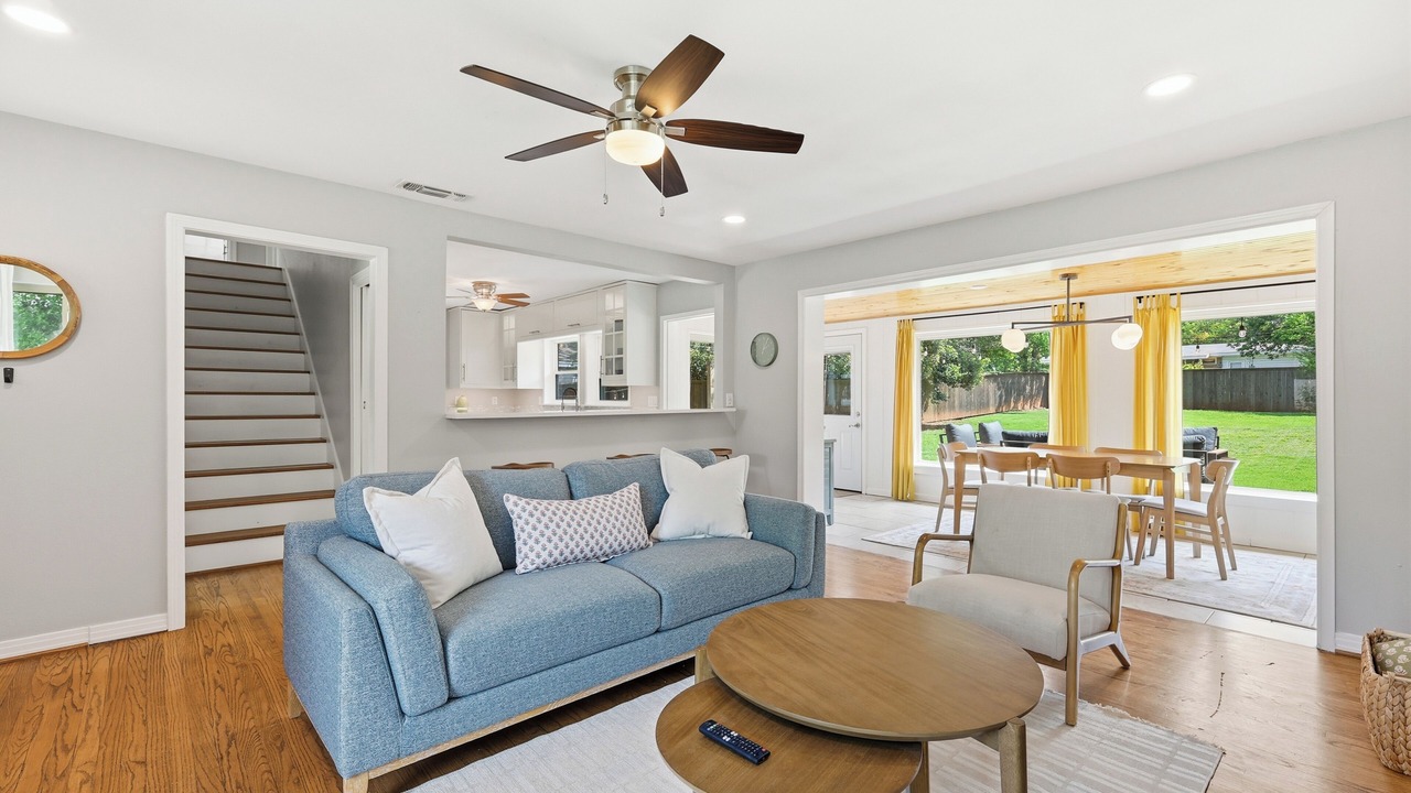 Photo of Livingroom in Central Arlington
