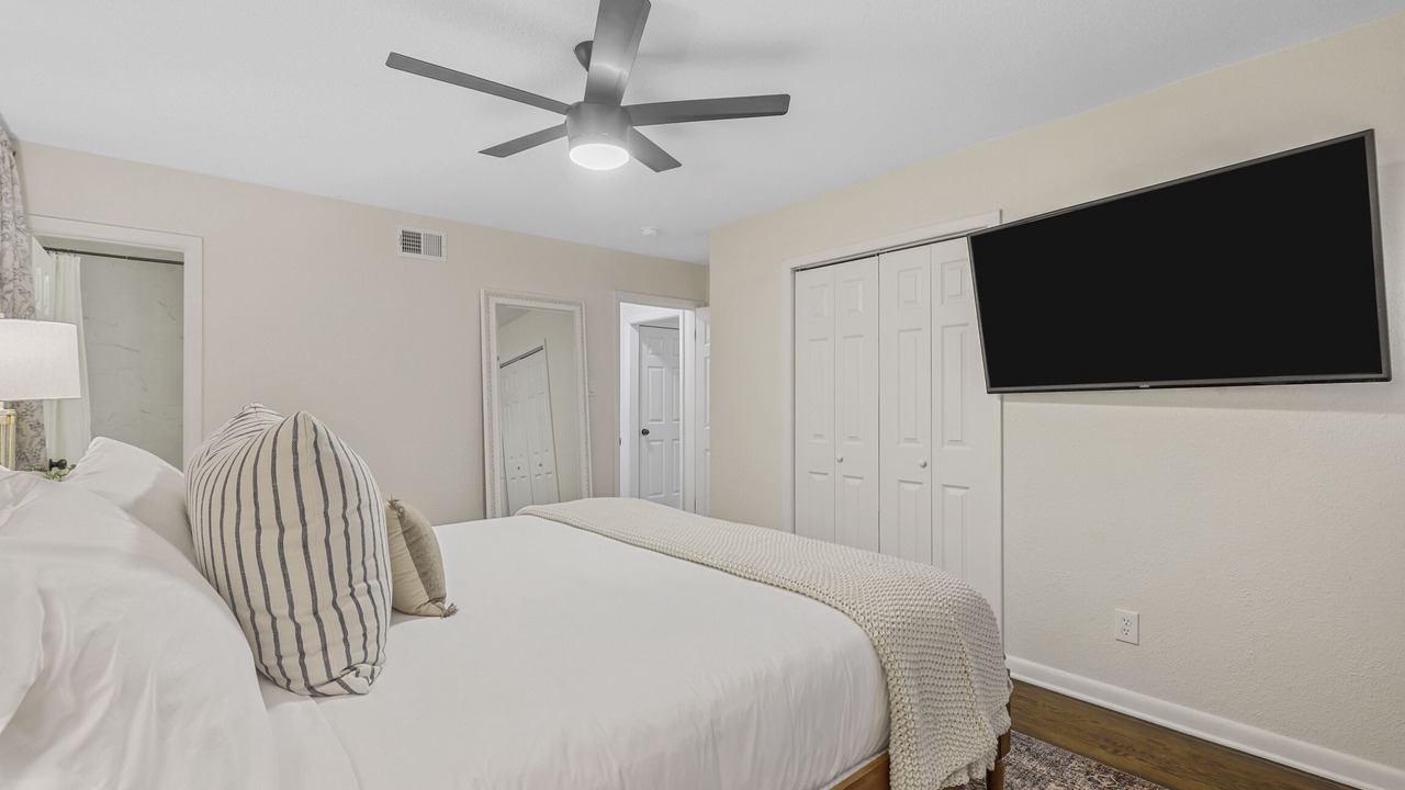 Photo of Bedroom in Central Arlington