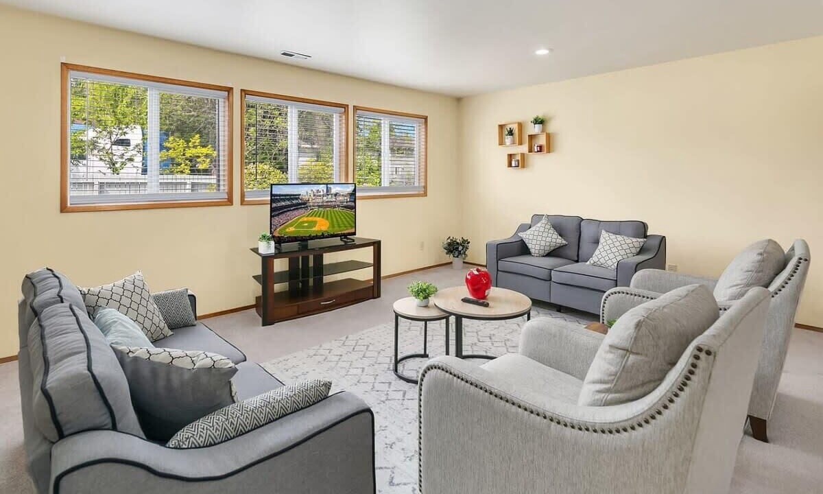 Photo of Livingroom in Mid-Beacon Hill