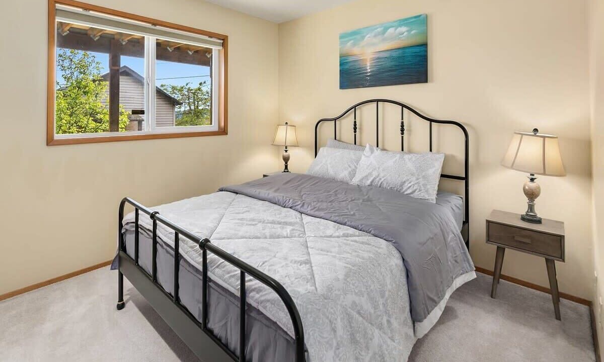 Photo of Bedroom in Mid-Beacon Hill