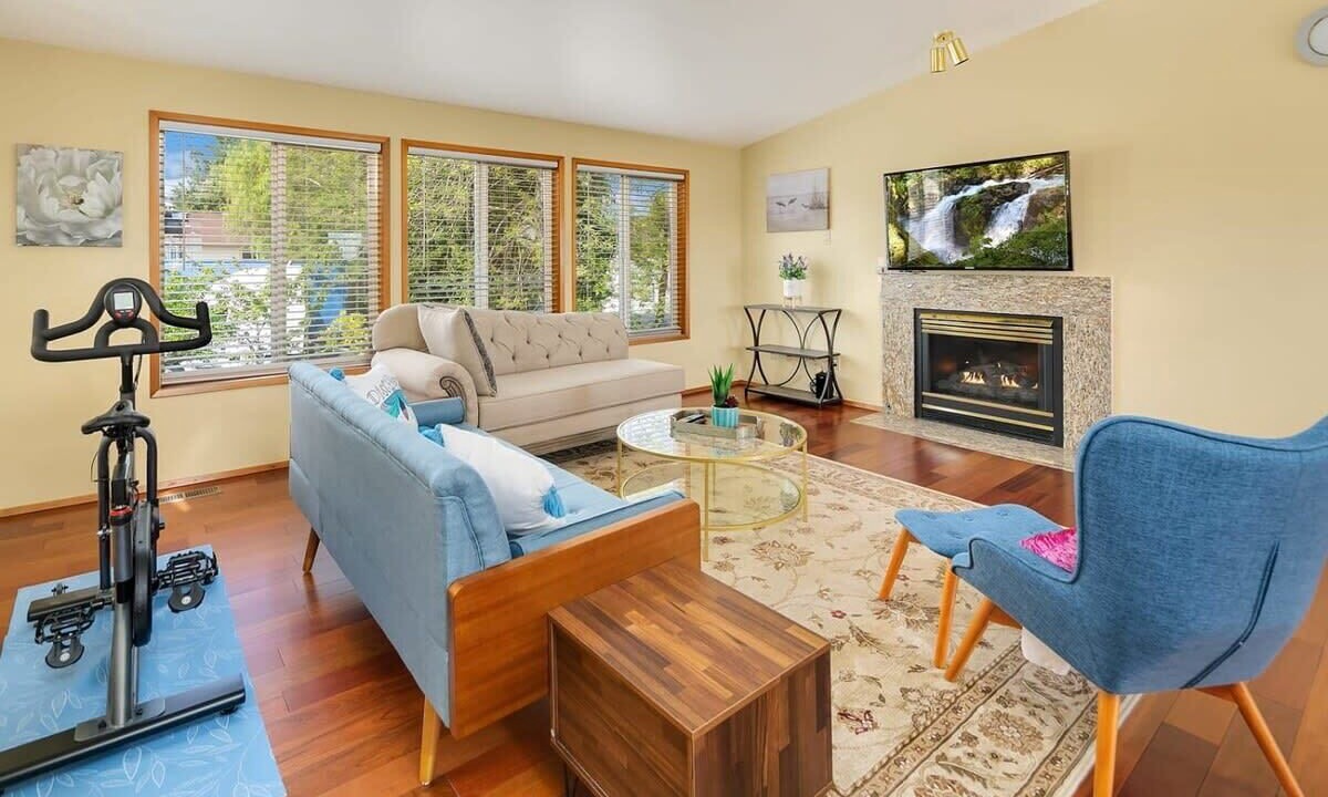 Photo of Livingroom in Mid-Beacon Hill