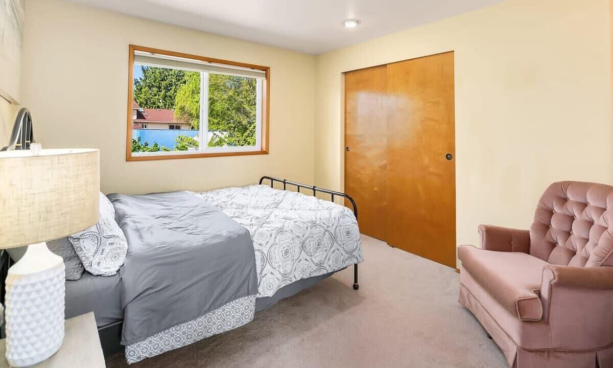 Photo of Bedroom in Mid-Beacon Hill