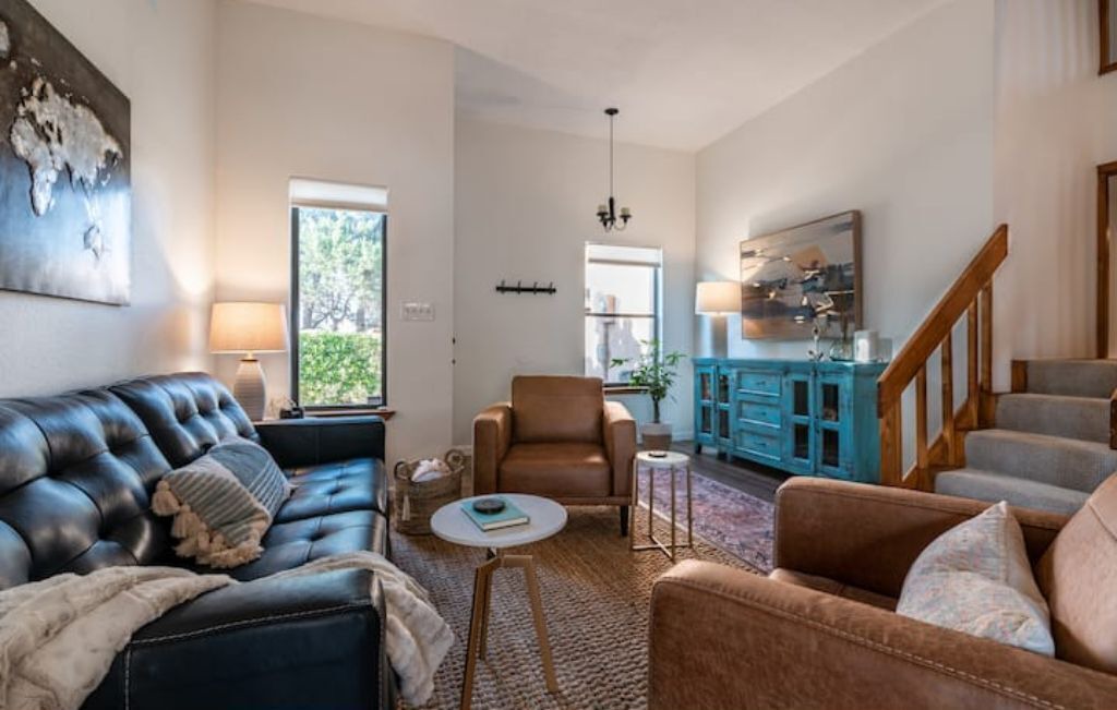 Photo of Livingroom in Osuna Park Inc