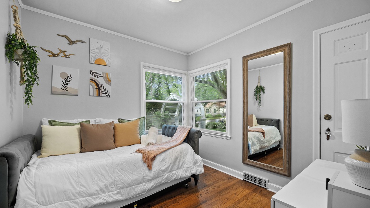 Photo of Bedroom in Waveland Park