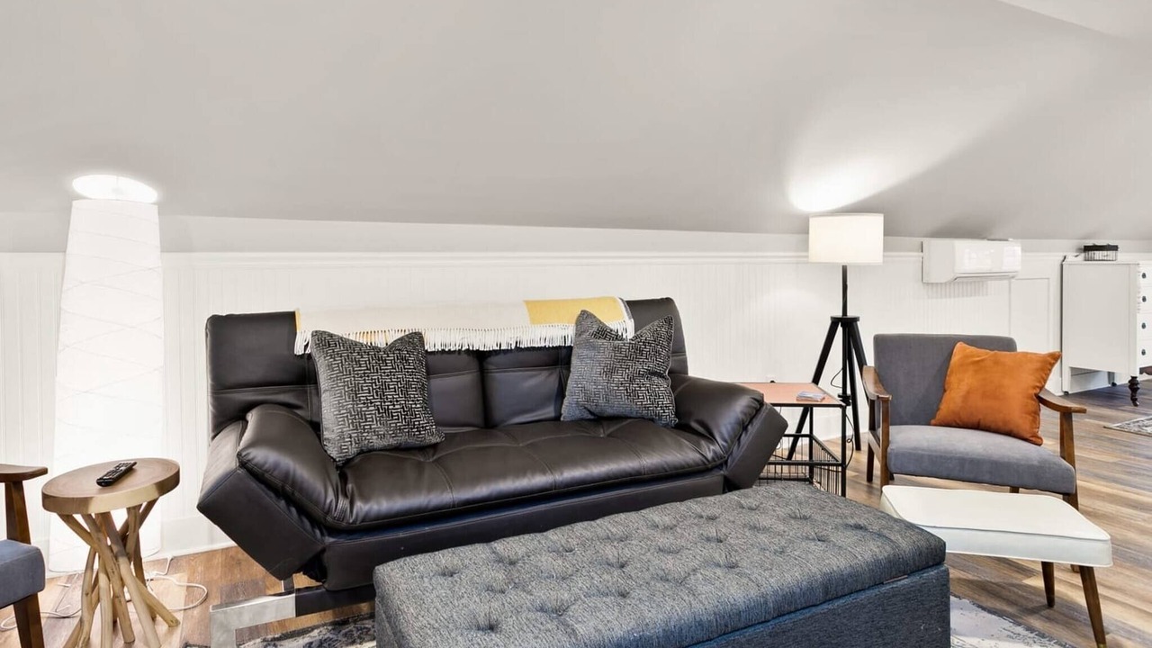 Photo of Livingroom in South Perry District