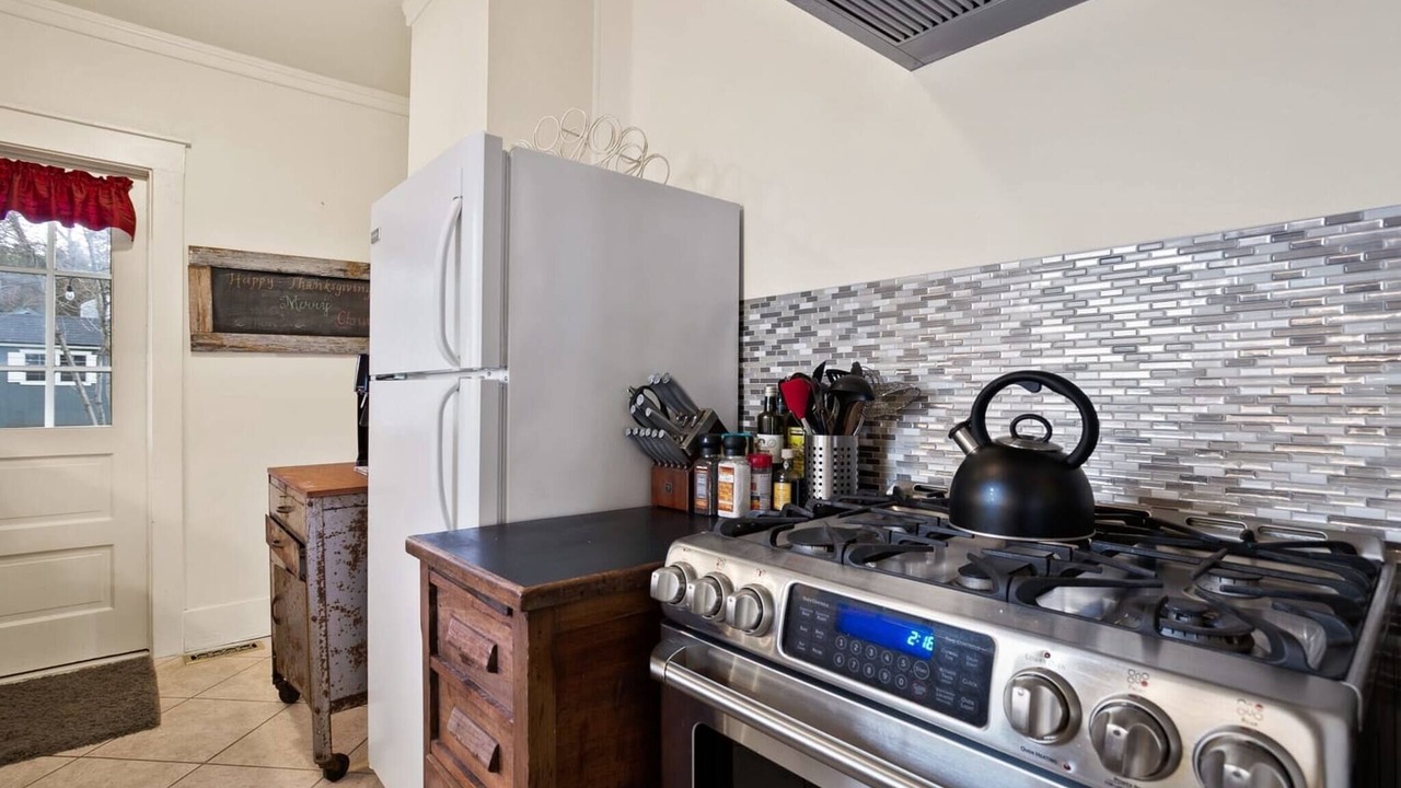 Photo of Kitchen in South Perry District