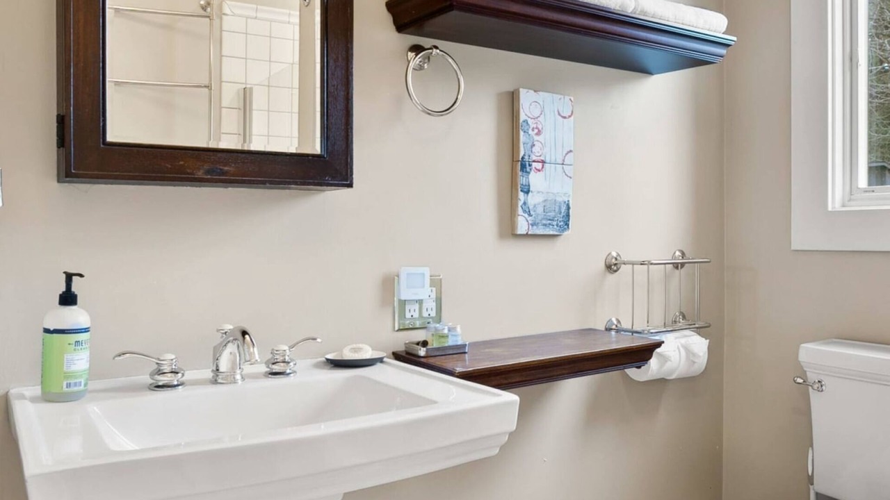 Photo of Bathroom in South Perry District
