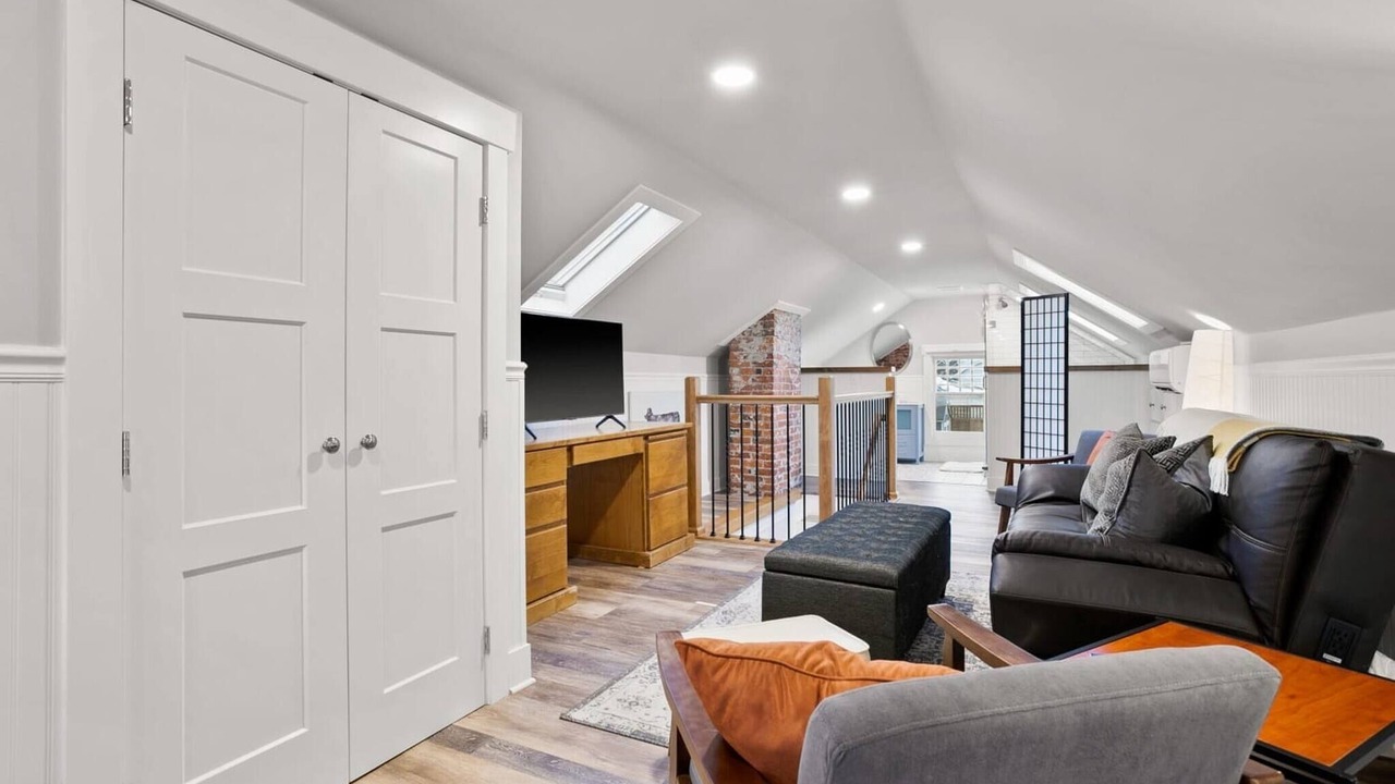 Photo of Livingroom in South Perry District