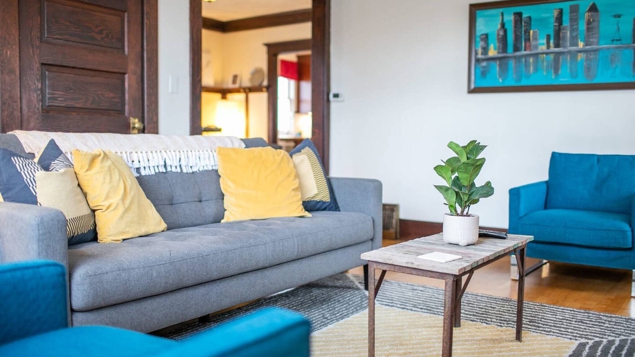 Photo of Livingroom in South Perry District