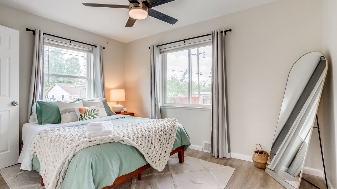 Photo of Bedroom in Aurora
