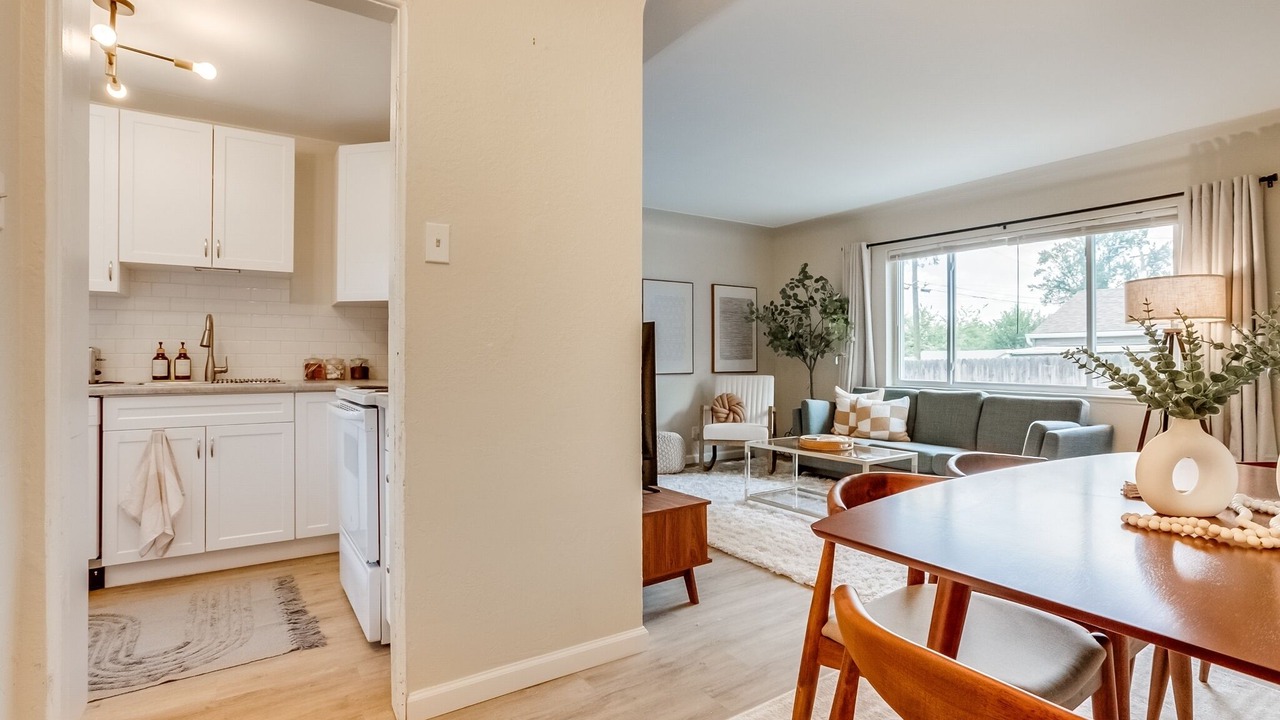 Photo of Livingroom in Aurora