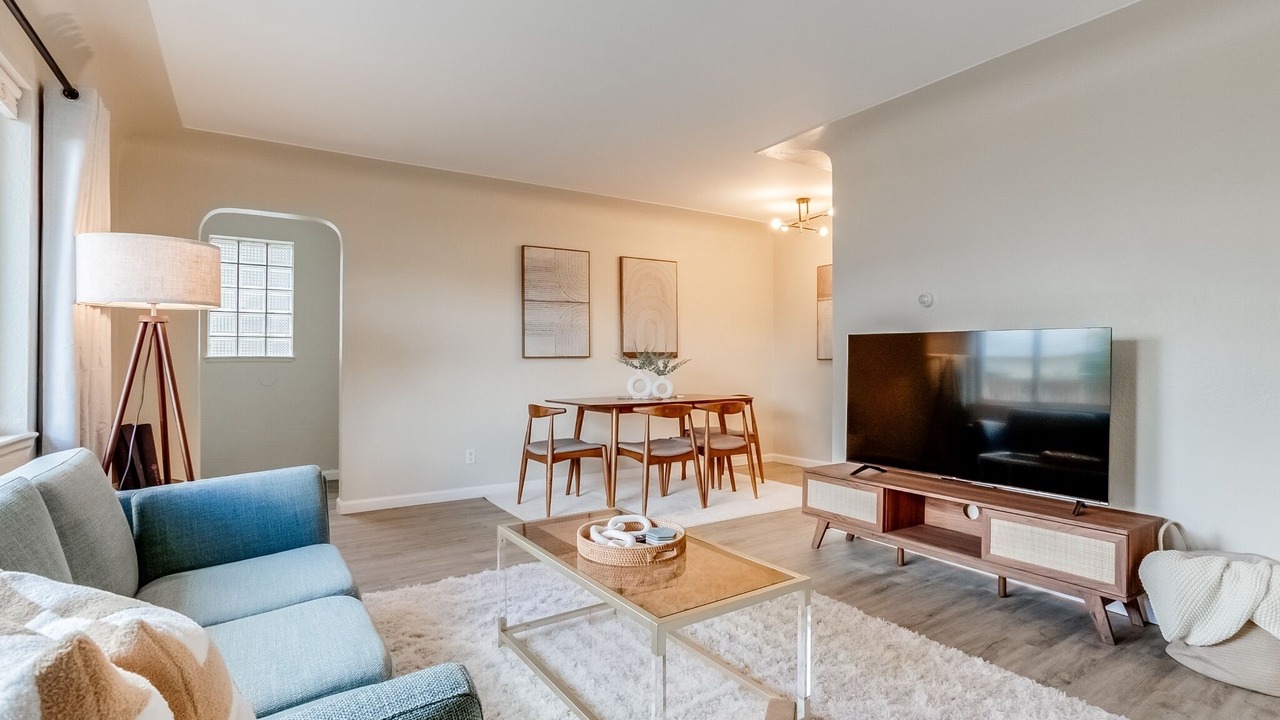 Photo of Livingroom in Aurora