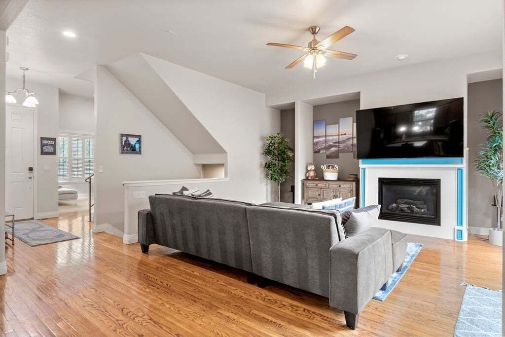 Photo of Livingroom in Lowry Field