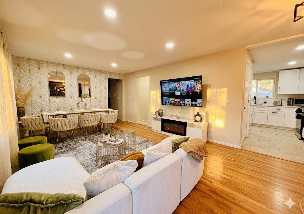 Photo of Livingroom in Dupont