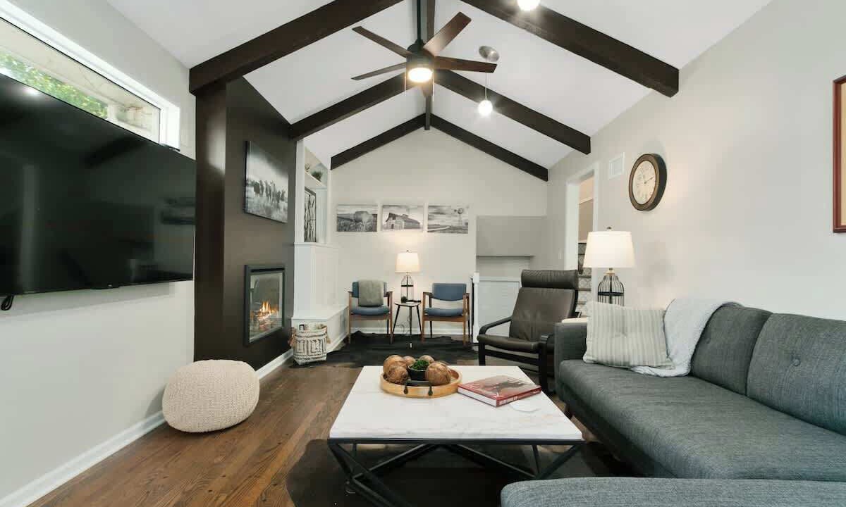 Photo of Livingroom in Nall Hills