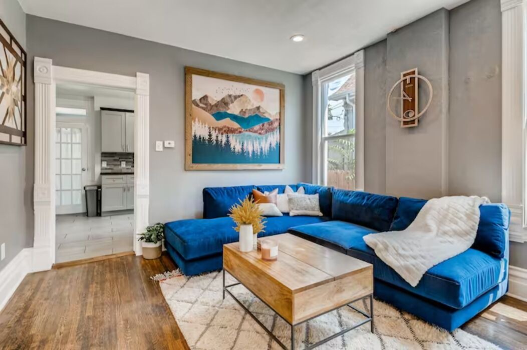 Photo of Livingroom in Jefferson Park