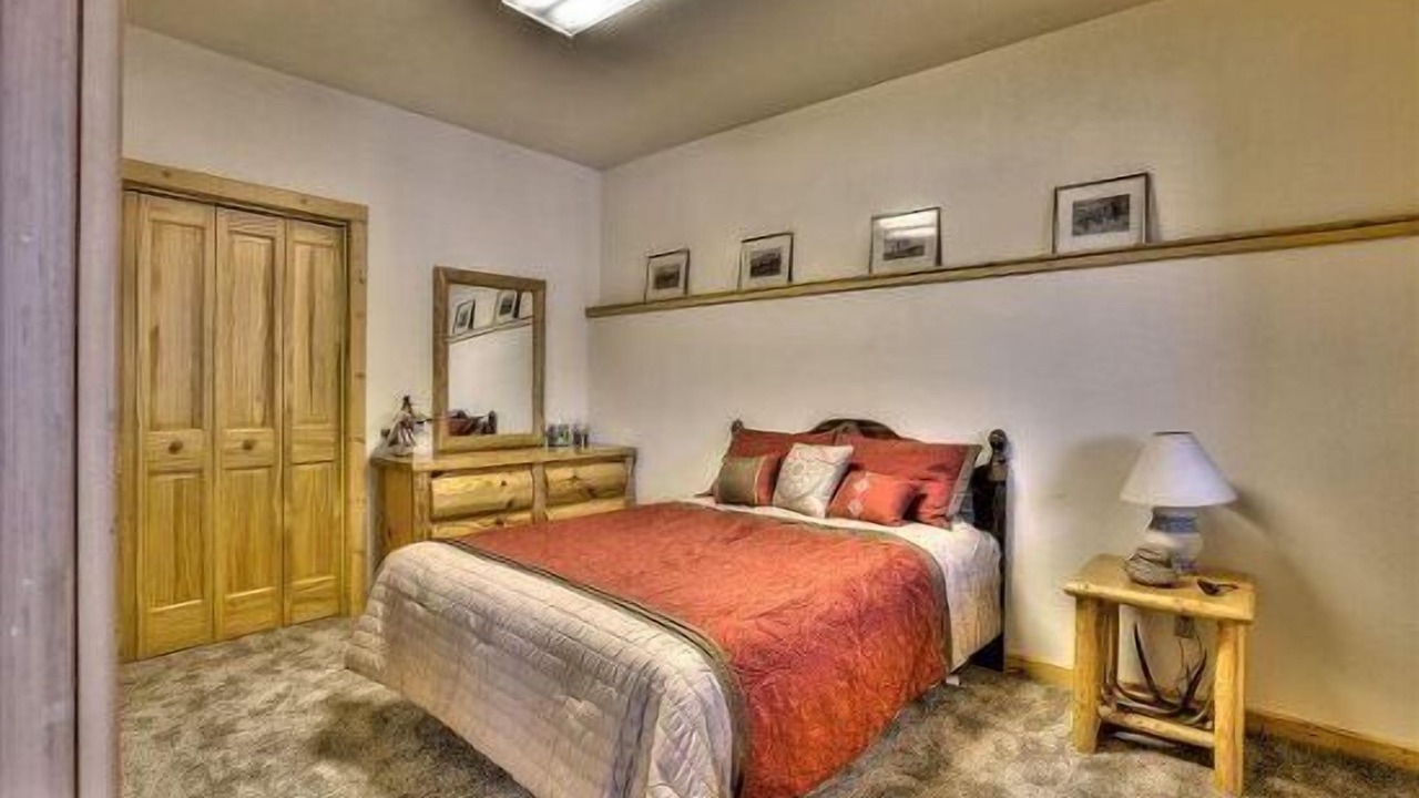 Photo of Bedroom in Lyons