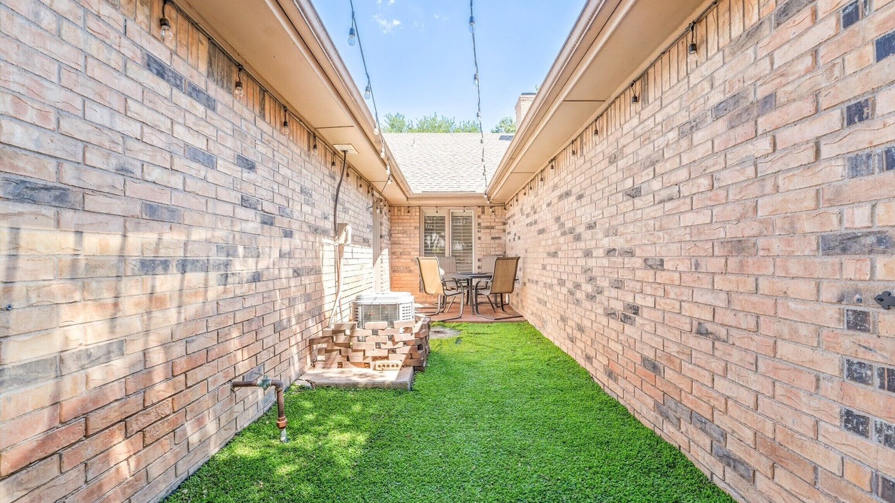 Photo of Outdoor in Raintree