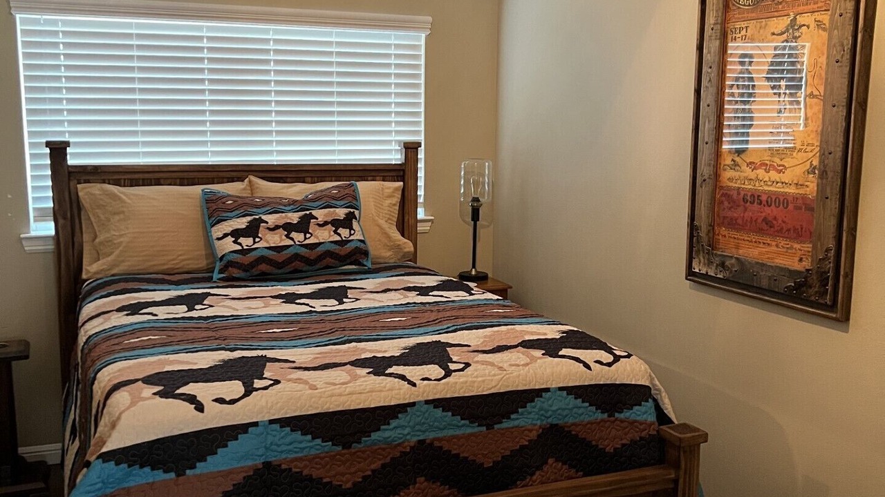 Photo of Bedroom in Granbury