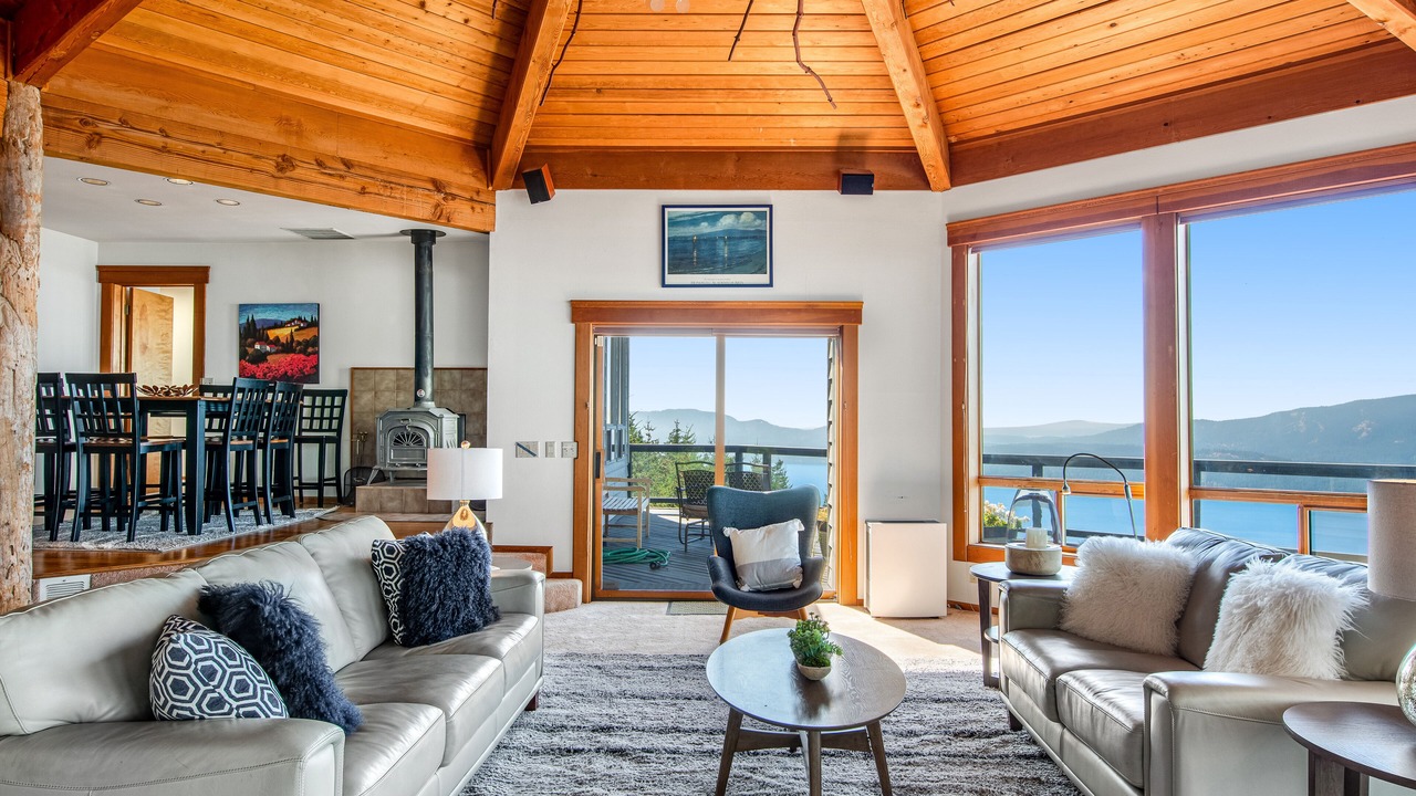 Photo of Livingroom in Eastsound