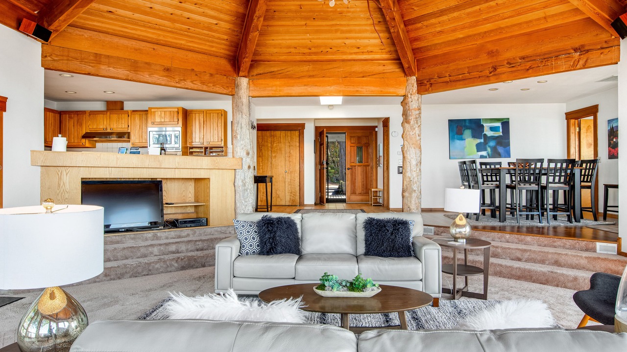 Photo of Livingroom in Eastsound
