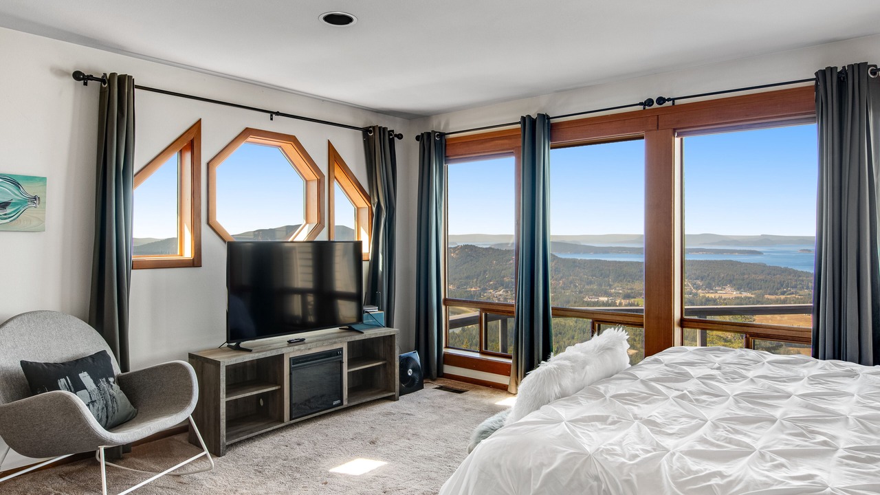 Photo of Bedroom in Eastsound