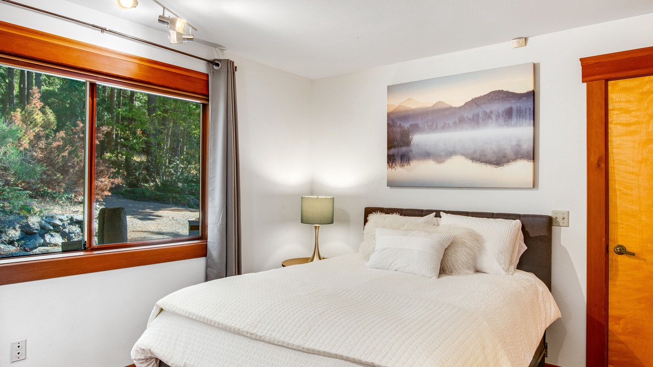 Photo of Bedroom in Eastsound