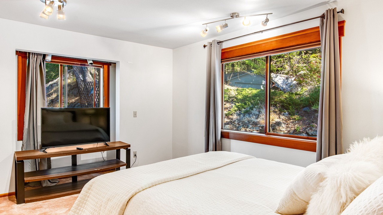 Photo of Bedroom in Eastsound