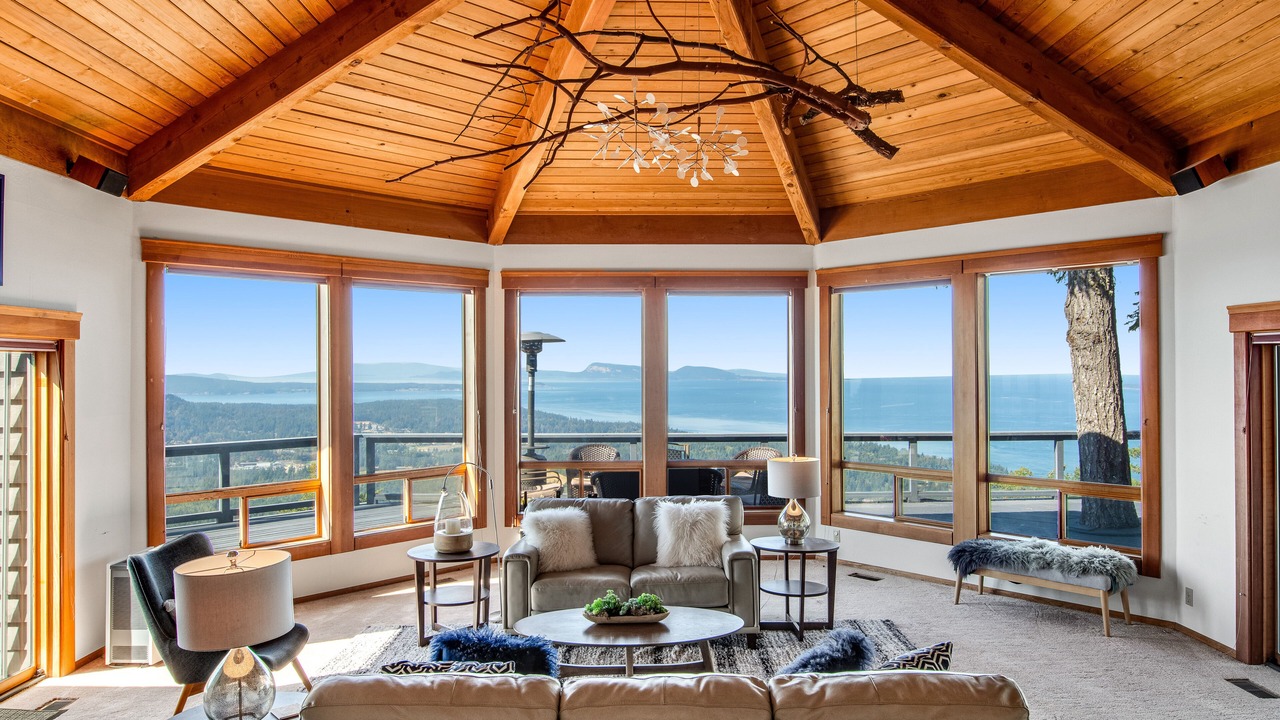 Photo of Livingroom in Eastsound
