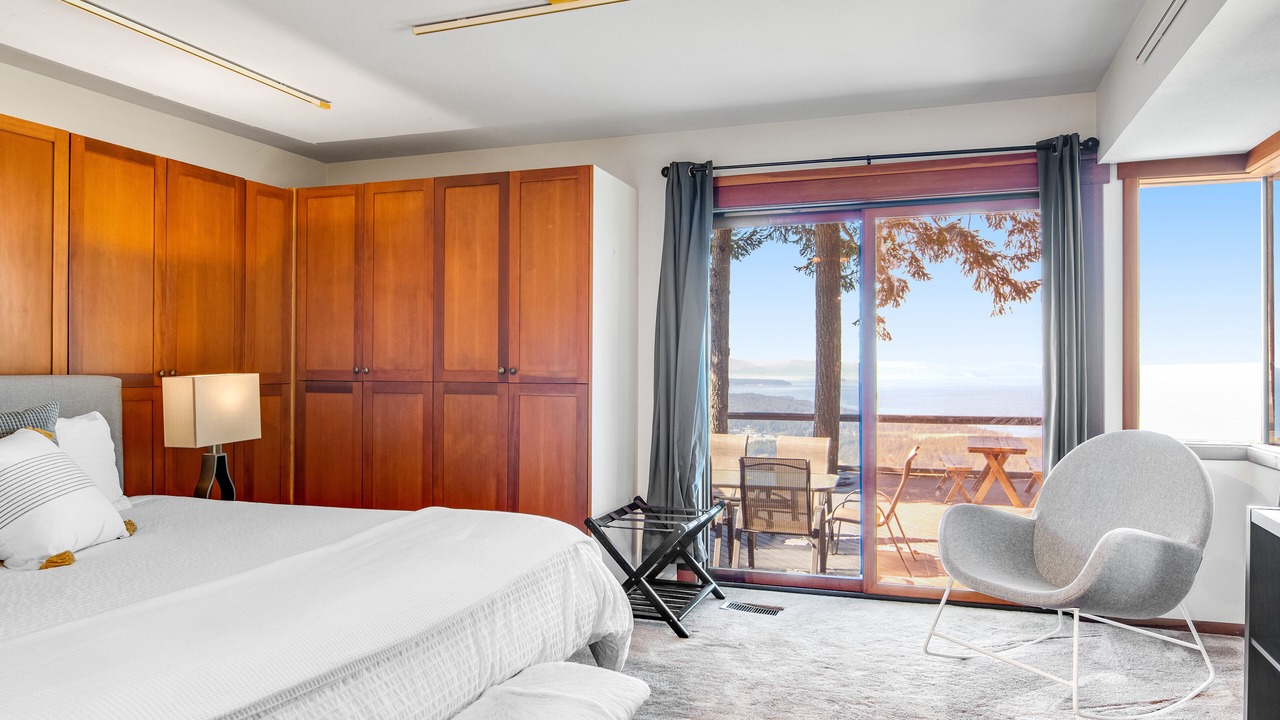 Photo of Bedroom in Eastsound