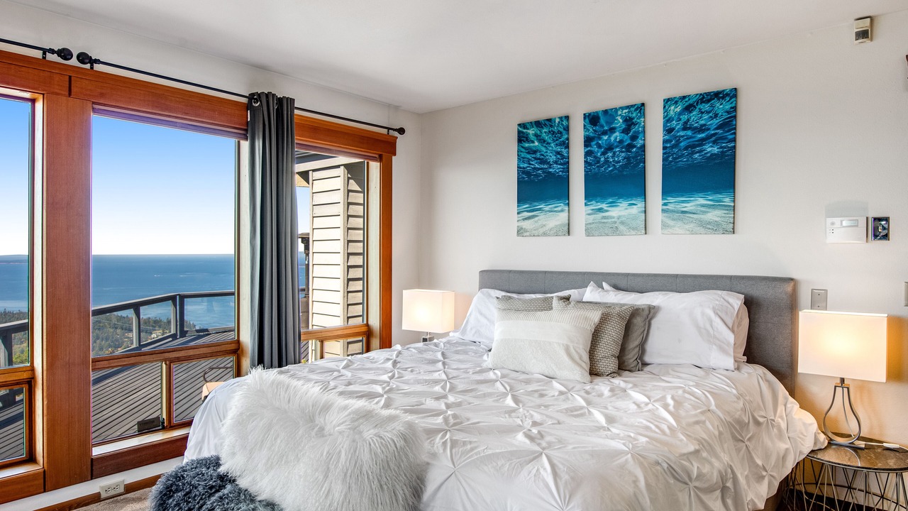 Photo of Bedroom in Eastsound