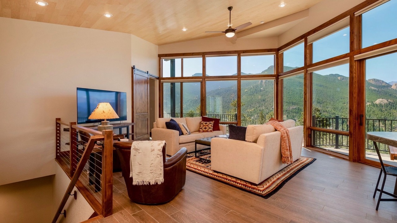 Photo of Livingroom in Windcliff Estates