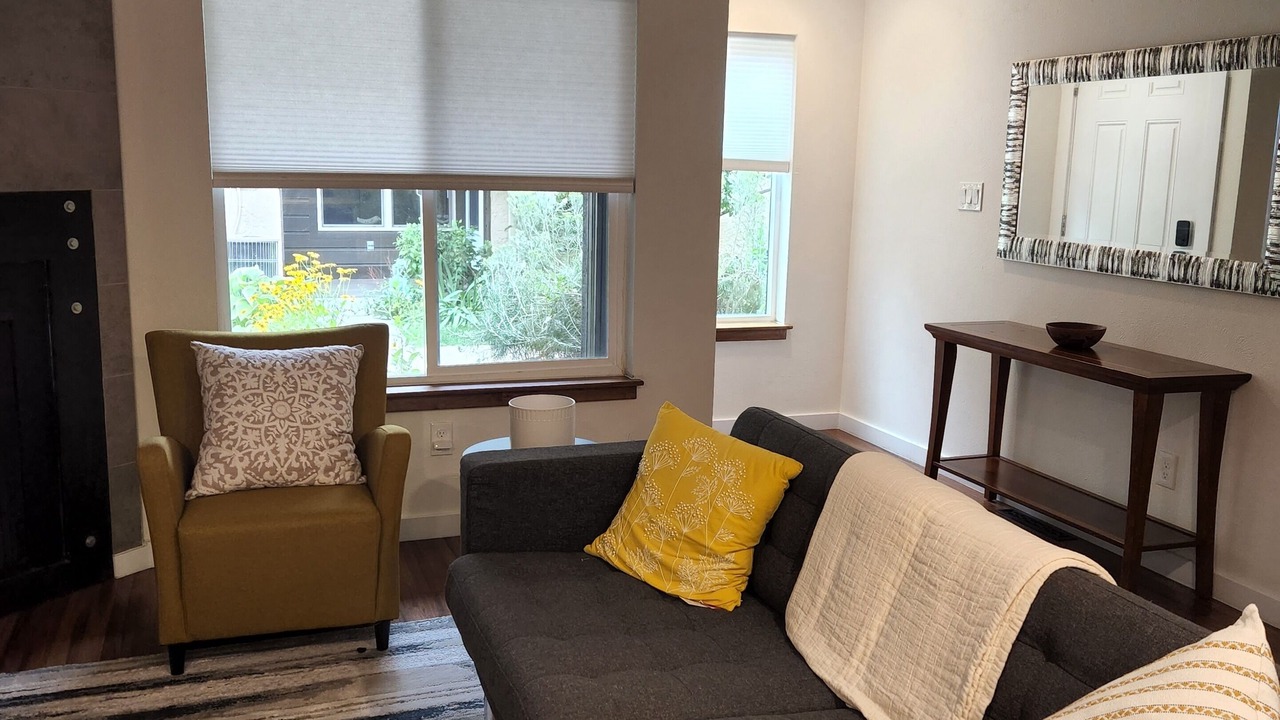 Photo of Livingroom in Glenwood Grove - North Iris