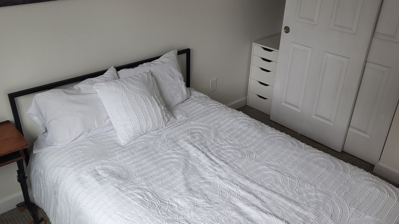 Photo of Bedroom in Glenwood Grove - North Iris
