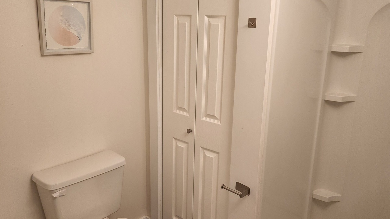 Photo of Bathroom in Glenwood Grove - North Iris