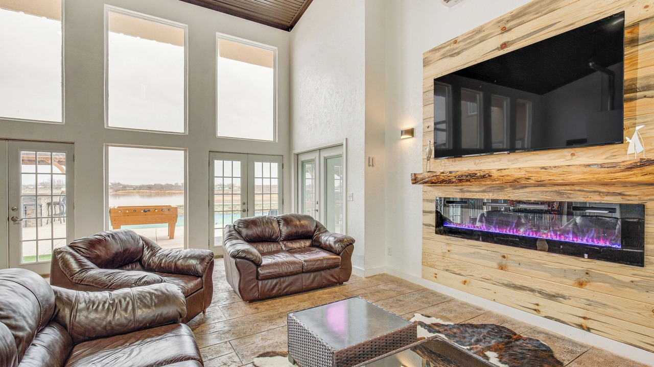 Photo of Livingroom in Lakeside City