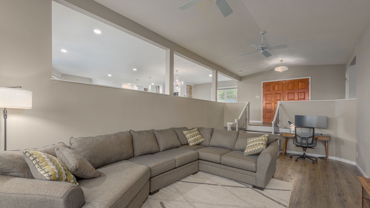 Photo of Livingroom in West Bluff