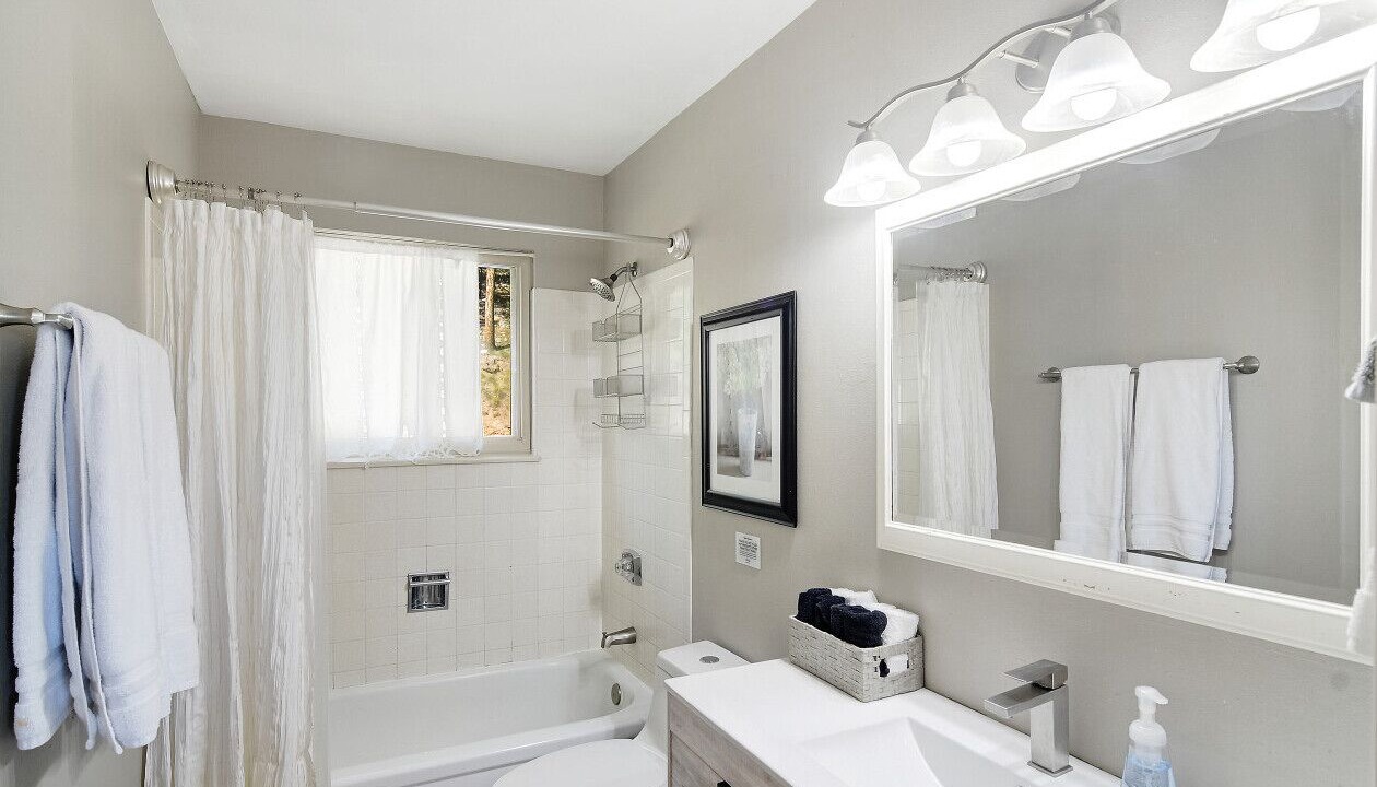 Photo of Bathroom in Shadow Mountain