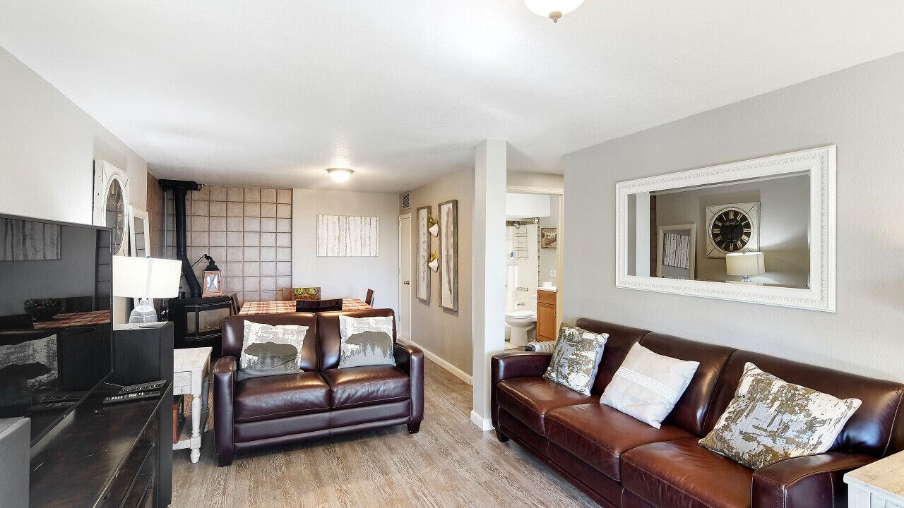 Photo of Livingroom in Shadow Mountain