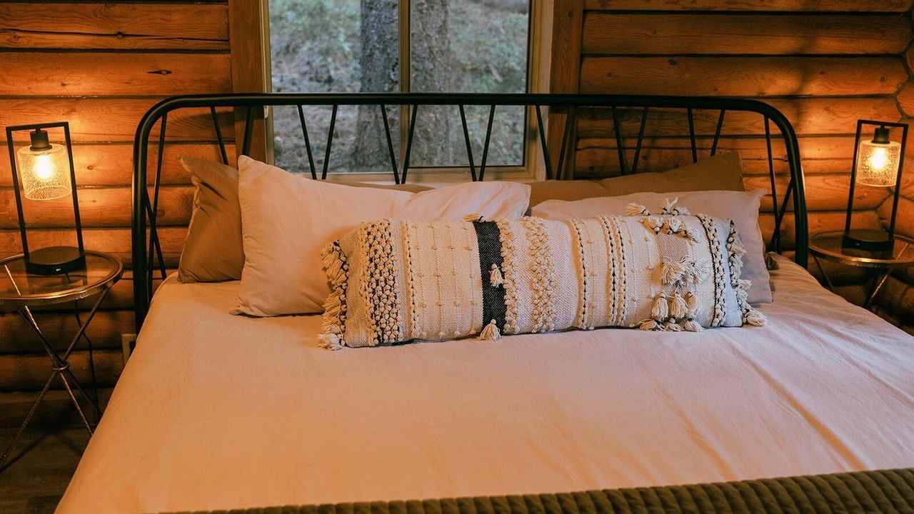 Photo of Bedroom in Garden Valley