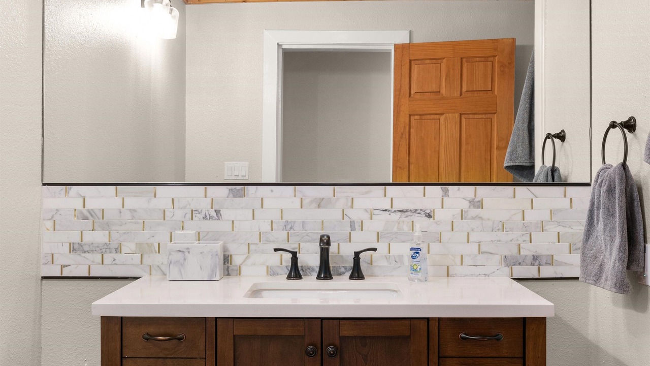 Photo of Bathroom in Canoncito