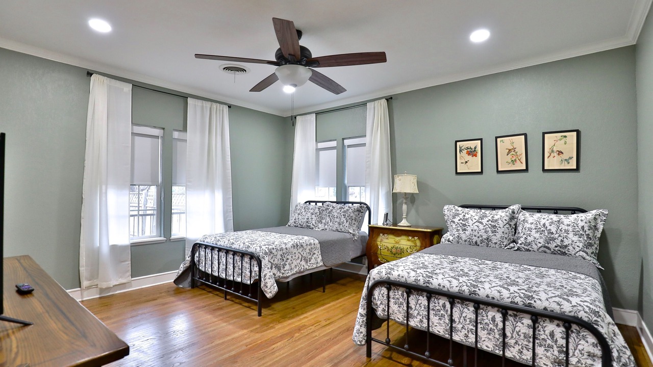 Photo of Bedroom in Elmwood Area