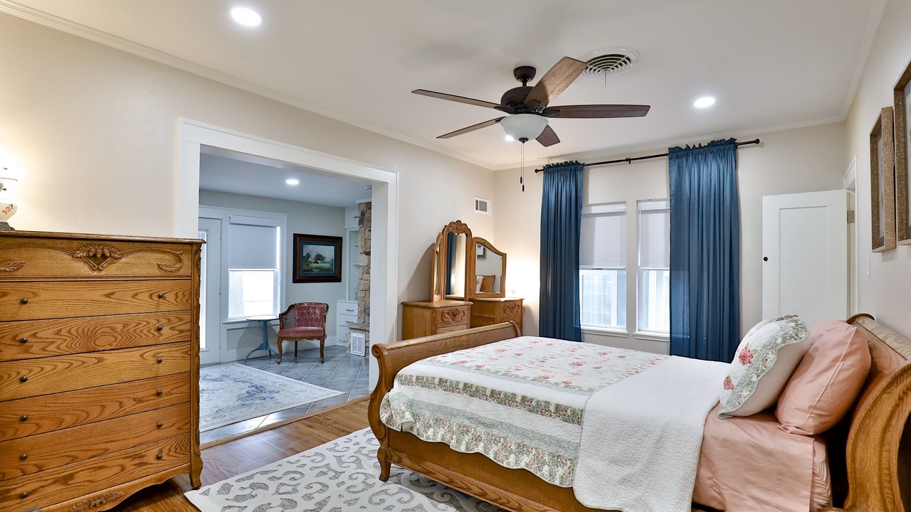 Photo of Bedroom in Elmwood Area