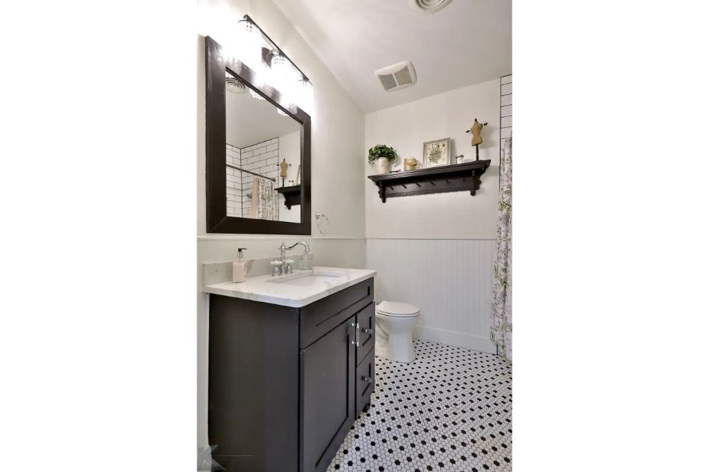 Photo of Bathroom in Elmwood Area