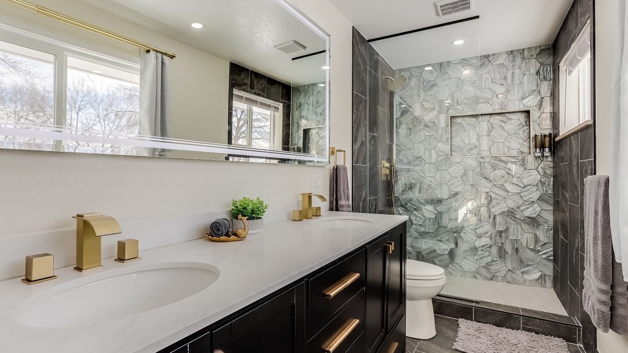 Photo of Bathroom in Barths