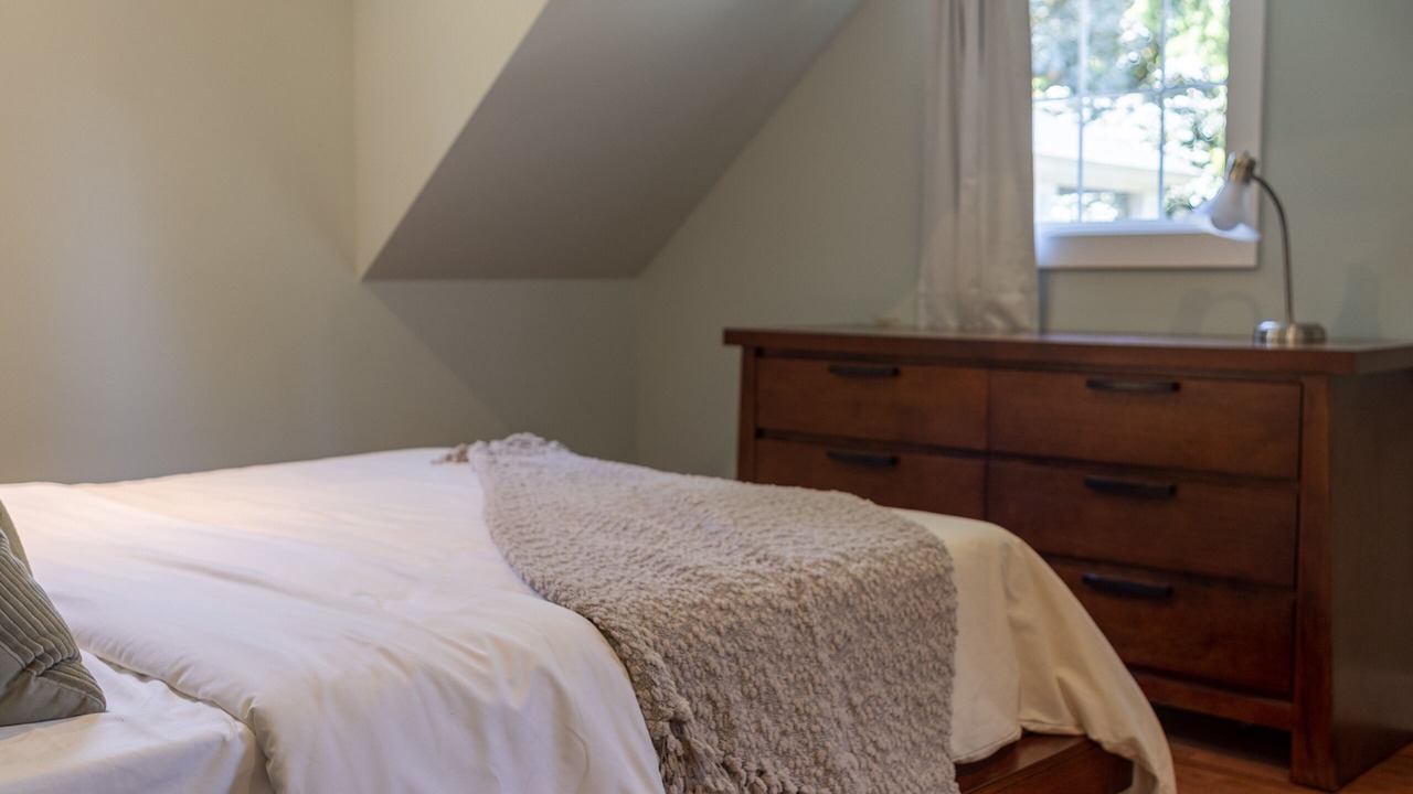 Photo of Bedroom in Rollingbay