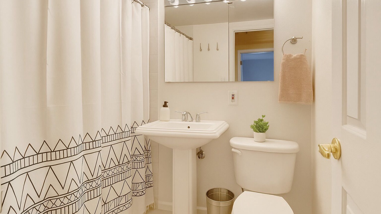 Photo of Bathroom in Hale