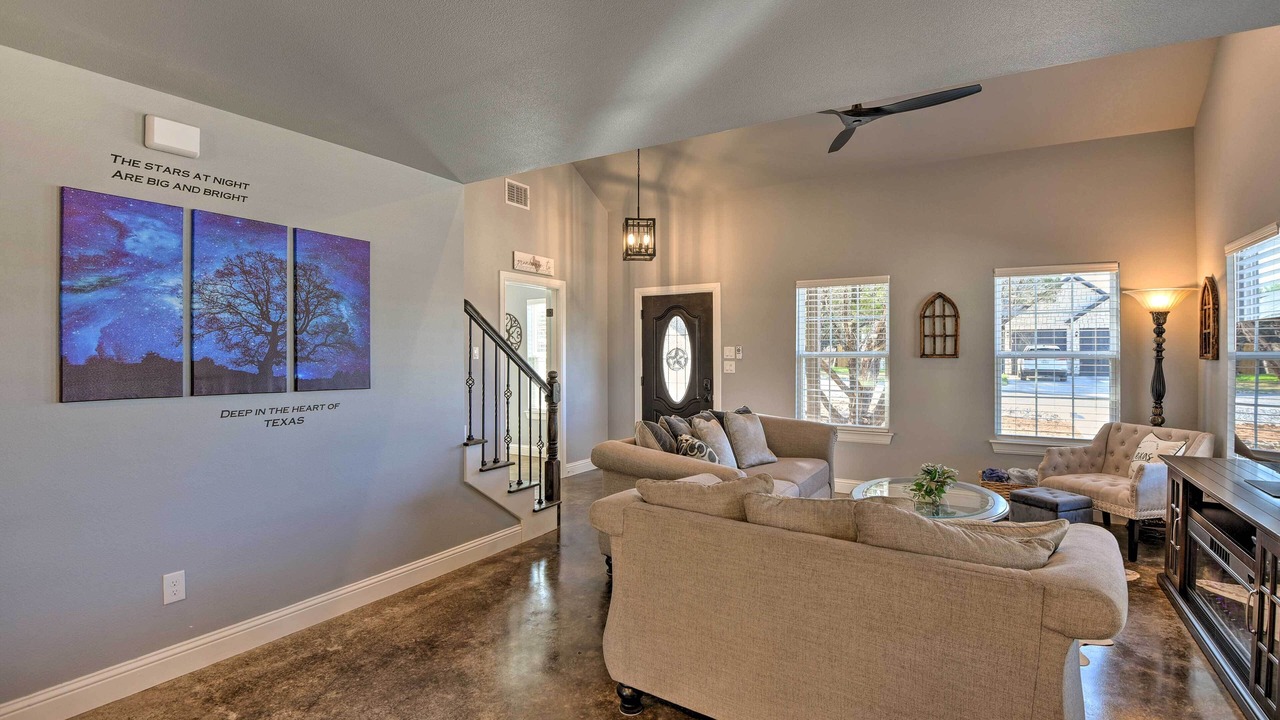 Photo of Livingroom in Granbury